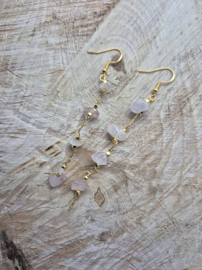 Mooie oorhangers in echt goldplated met Rozenkwarts