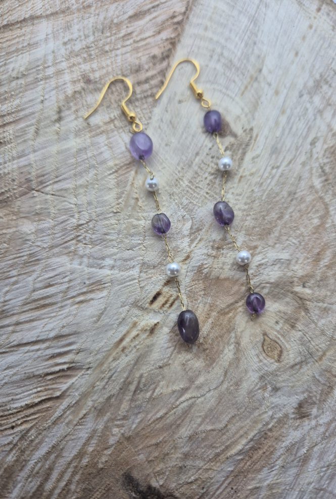 Prachtige oorhangers in echt goldplated met Amethist.